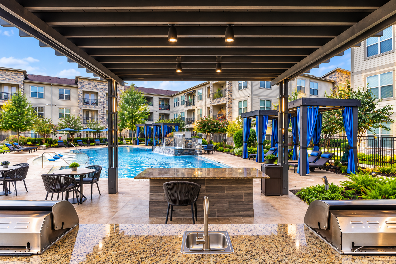 Luxury Courtyard Pool and Outdoor Kitchen.png