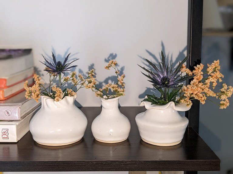 My bud vases making their first Thanksgiving debut.

A friend sent these photos to me, and they brought me so much joy I had to share 🌼
.
.
.

#Ceramics #ceramique #pottery#ceramichomewares #claylife #studiopotter #modernceramics #handmade #artisan 