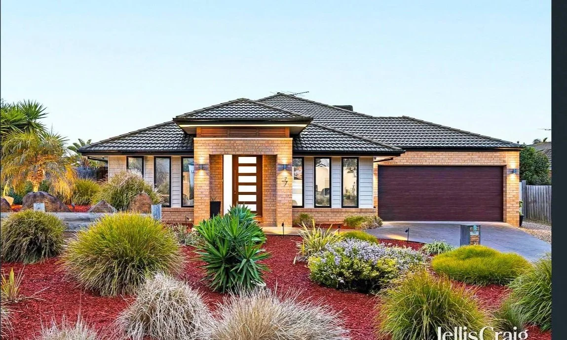 Brian | Mornington, VIC | 4 Bed, 2 Bath, 1,075m2 | Purchase Price: $1,600,000 | Rent: $1000 Per Week 