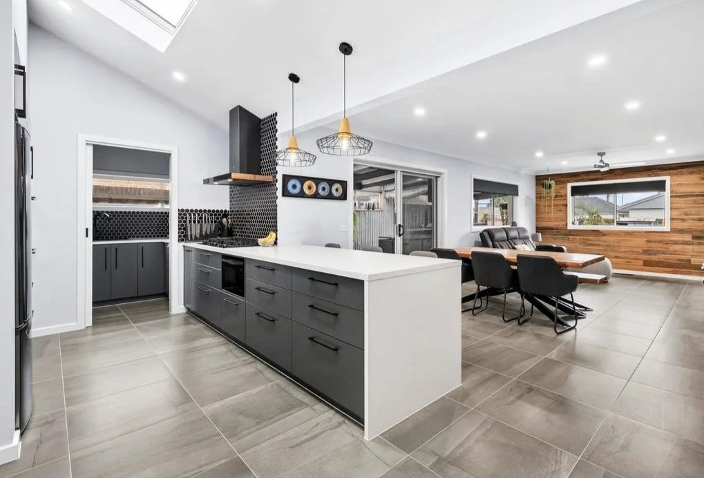 David | St Albans Park, VIC | 4 Bed, 2 Bath, 772m2 | Purchase Price $775,000 | Rent $600 Per Week 