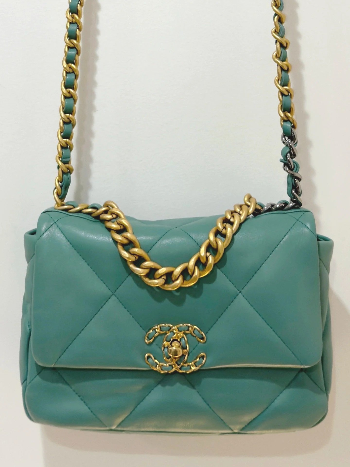 CHANEL - Chanel 19, Small in Light Green