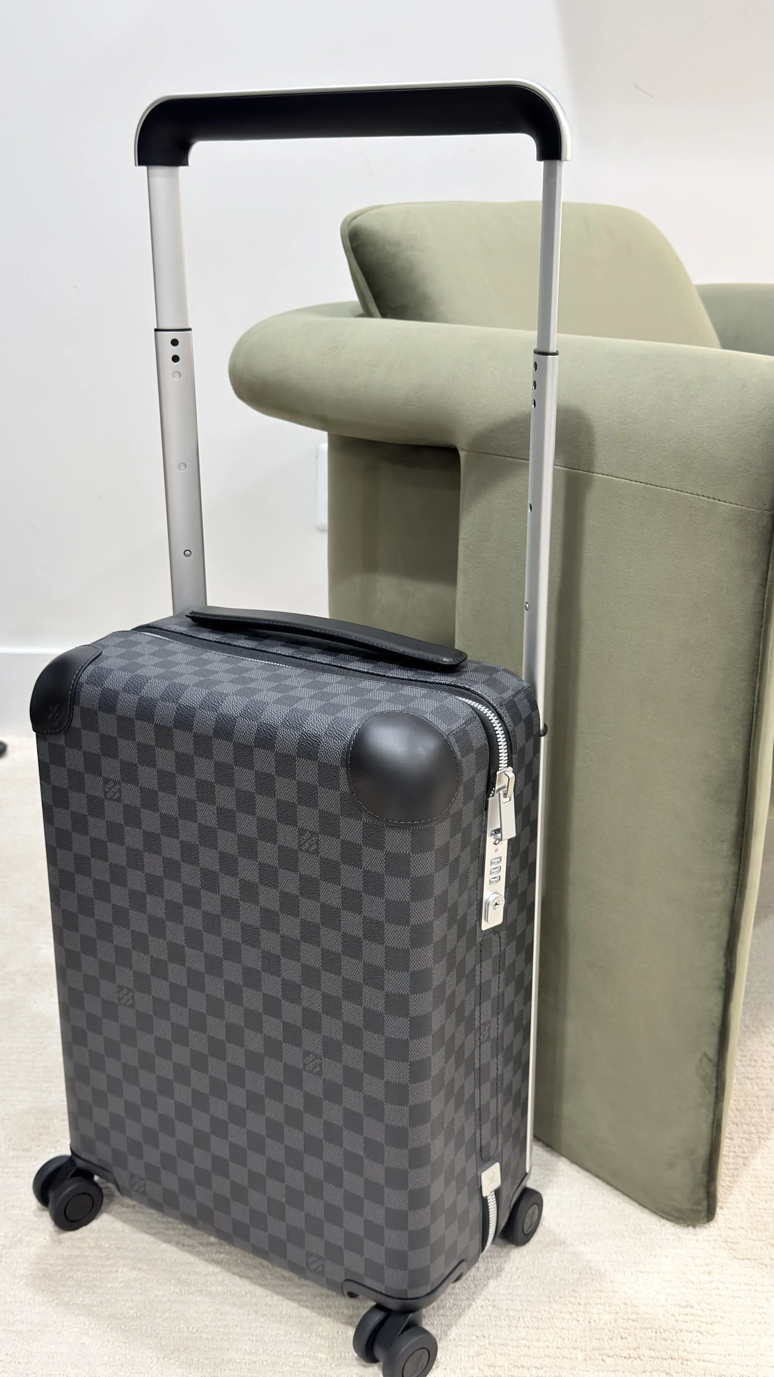 LOUIS VUITTON - Horizon 55 Luggage, Damier Graphite