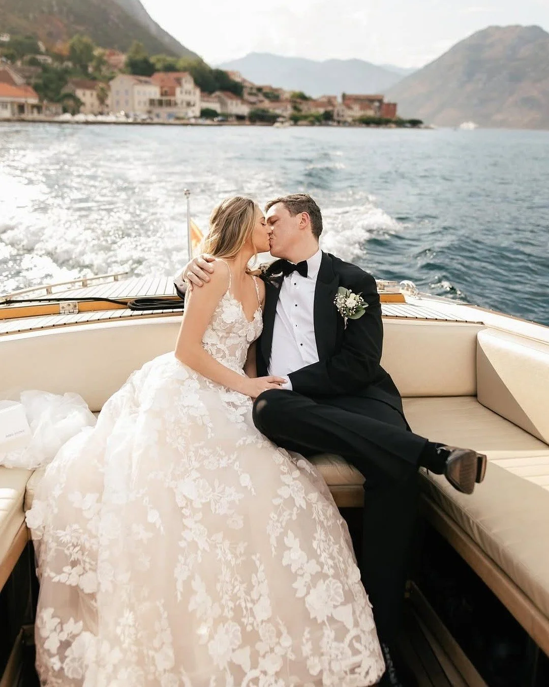 A fairytale in Montenegro, Roxy shines in the Antoinette gown by @moniquelhuillierbride 

#helenrodriguesbridal #moniquelhuillier #moniquelhullierbride #destinationwedding #luxurywedding #designerweddingdress #laceweddingdress