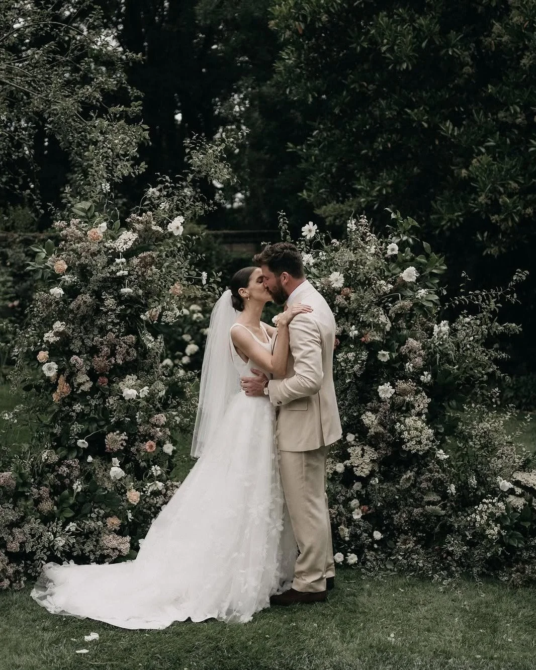Gorgeous Christie is the Gigi gown and overskirt by @suzanneneville 

#helenrodriguesbridal #hrbride #suzanneneville #bespokeweddingdress #designerweddingdress #australianbride #monafarm #monafarmwedding