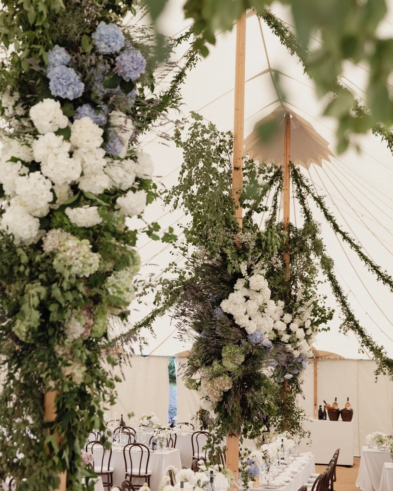 Timeless romance in every detail, for radiant Olivia in @moniquelhuillierbride 

#helenrodriguesbridal #hrbride #moniquelhuillier