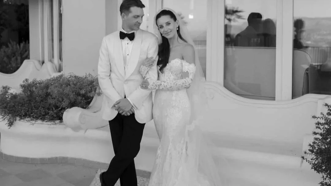 Real Bride Story: Jess wearing Monique Lhuillier