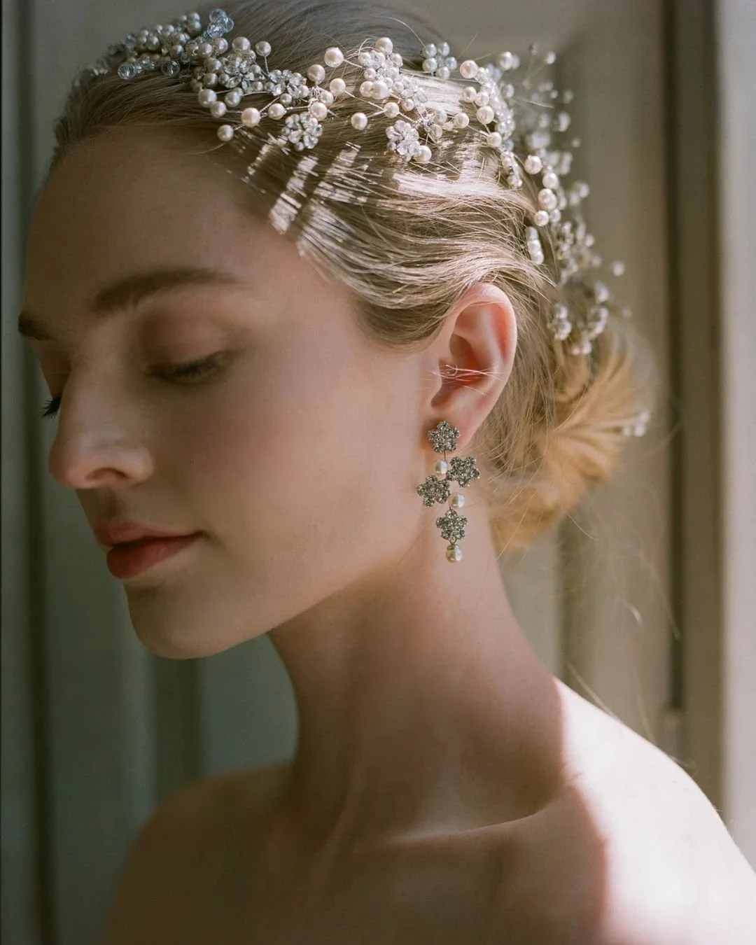The Jennifer Behr Aria Earrings, entwined with timeless pearls for a look that feels effortlessly romantic.
Explore our curated bridal accessories collection in boutique and online at hrbridalaccessories.com.au

#helenrodriguesbridal #jenniferbehr #b
