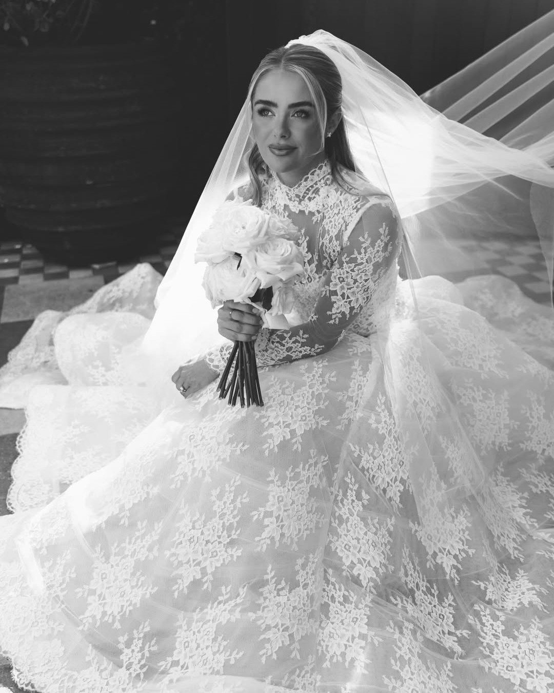 Breaktaking Franky, a vision in @moniquelhuillierbride 

#helenrodriguesbridal #hrbride #mlbride