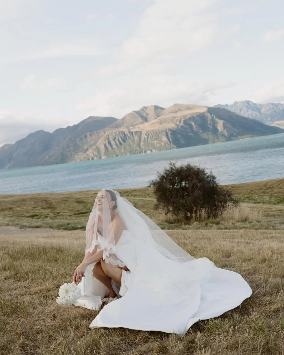 Breathtaking Belle, wearing @suzanneneville 

#helenrodriguesbridal #hrbride #suzannenevillebride