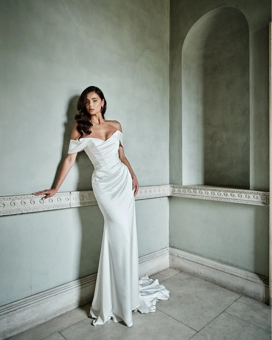 A modern classic, the stunning and sculptural Eternelle gown by @suzanneneville has just arrived in boutique. Book your private appointment today.

#helenrodriguesbridal #suzanneneville #newarrival