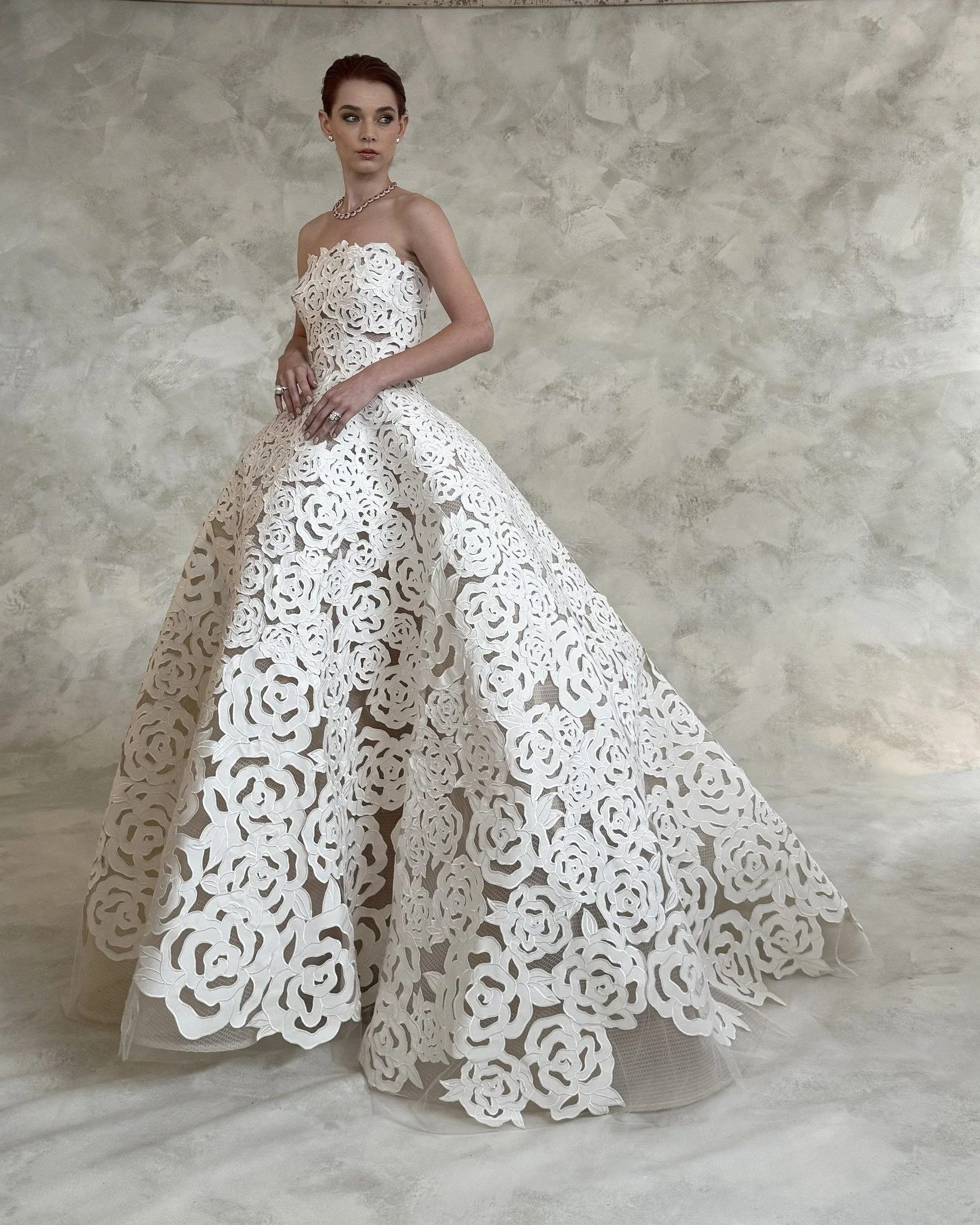 An ode to couture craftsmanship, the exceptional Rosette gown by Oscar de la Renta

#helenrodriguesbridal #odlrbridal #rosettegown