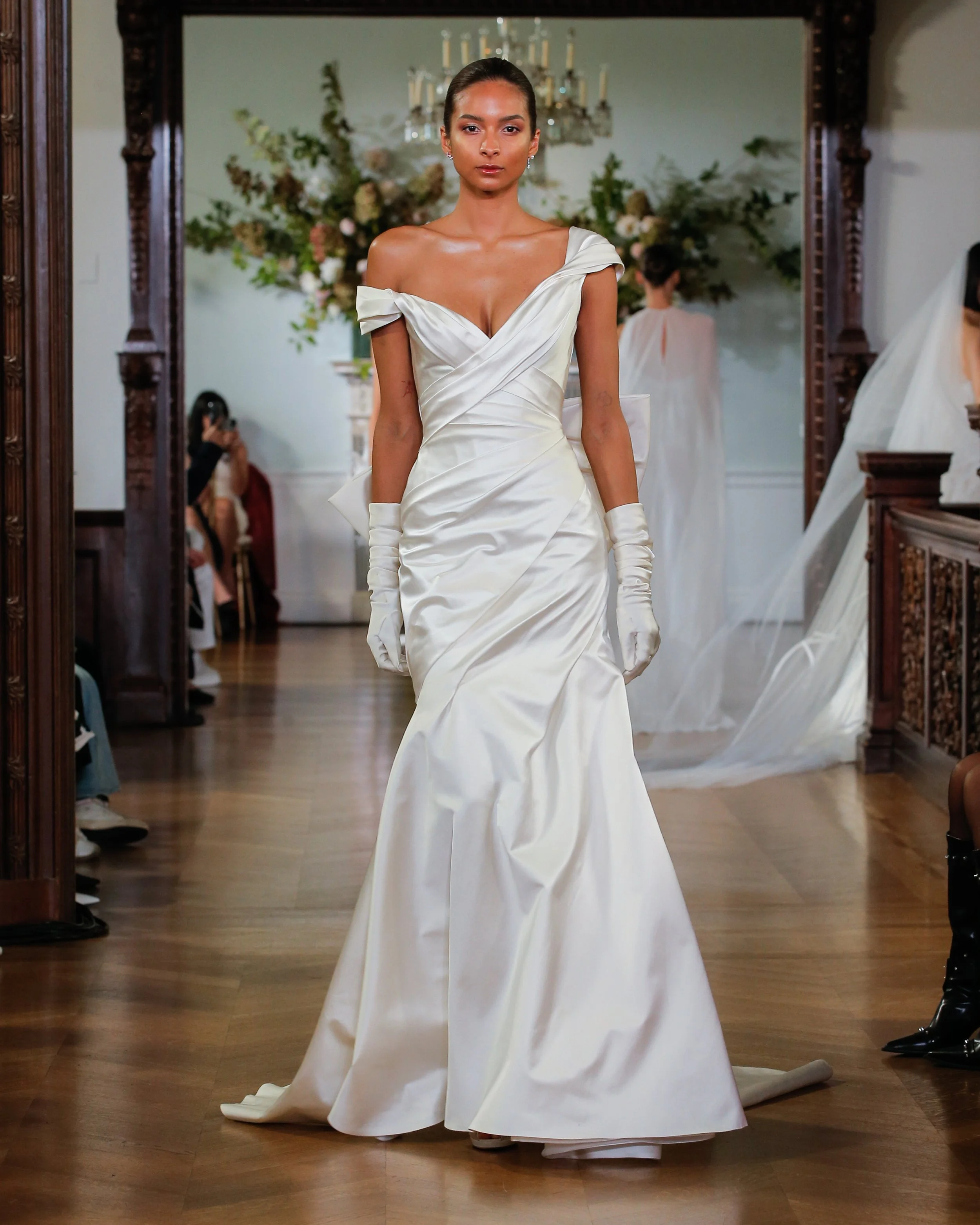 11_MoniqueLhuillierFall2026Bridal_Lennon.jpg