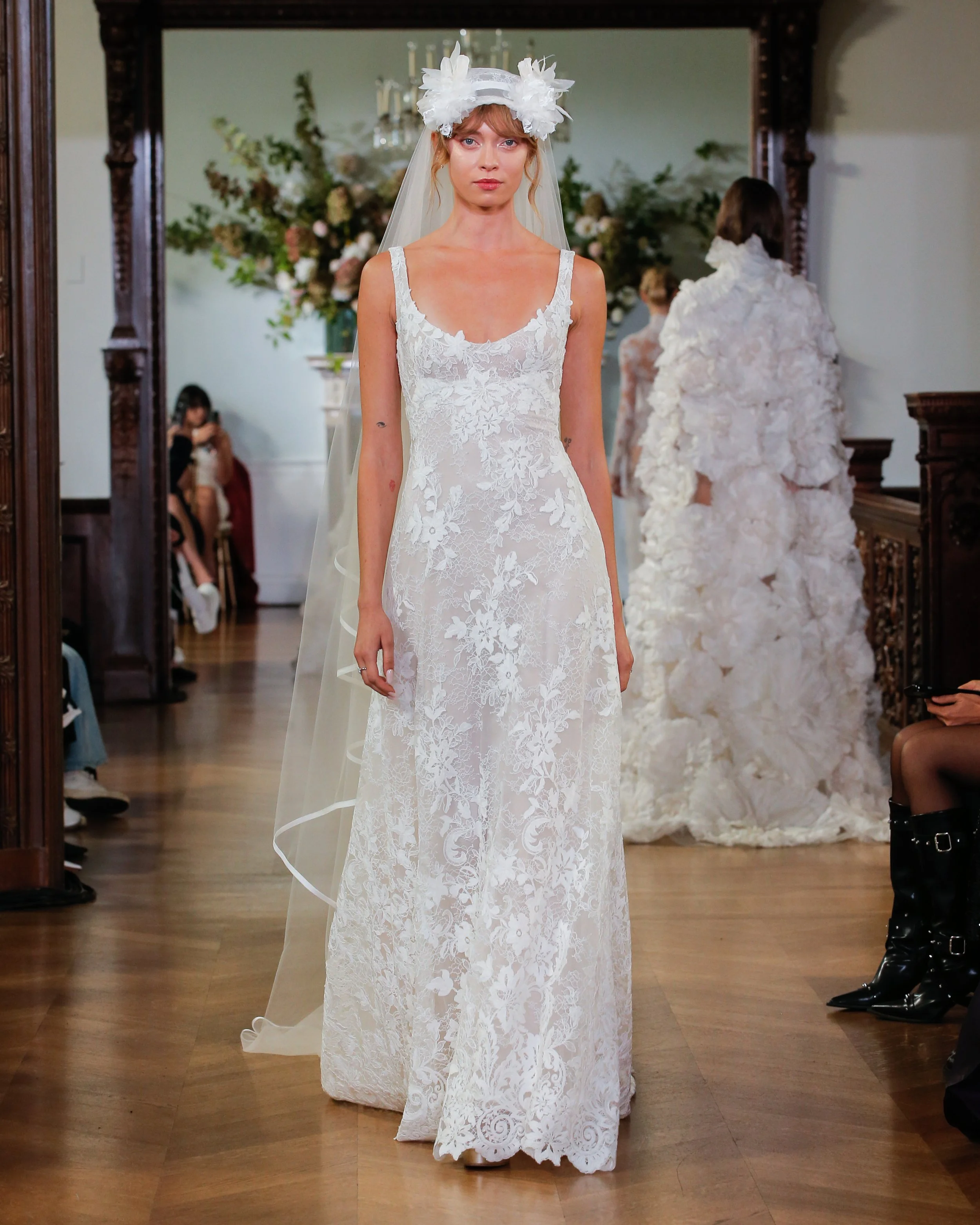 06_MoniqueLhuillierFall2026Bridal_Felicity.jpg
