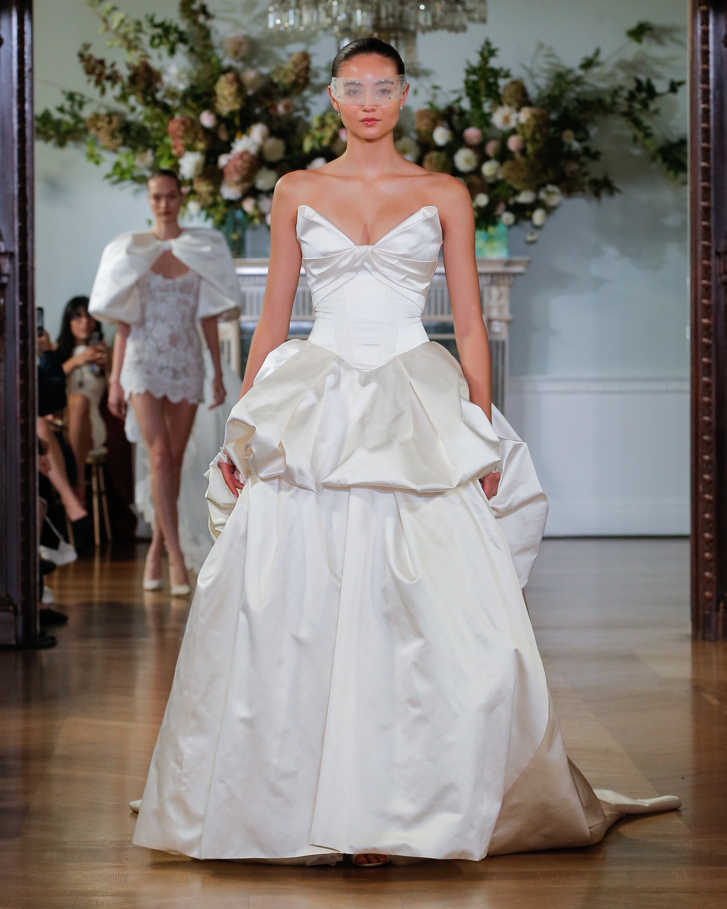 01_MoniqueLhuillierFall2026Bridal_Ascher.jpg