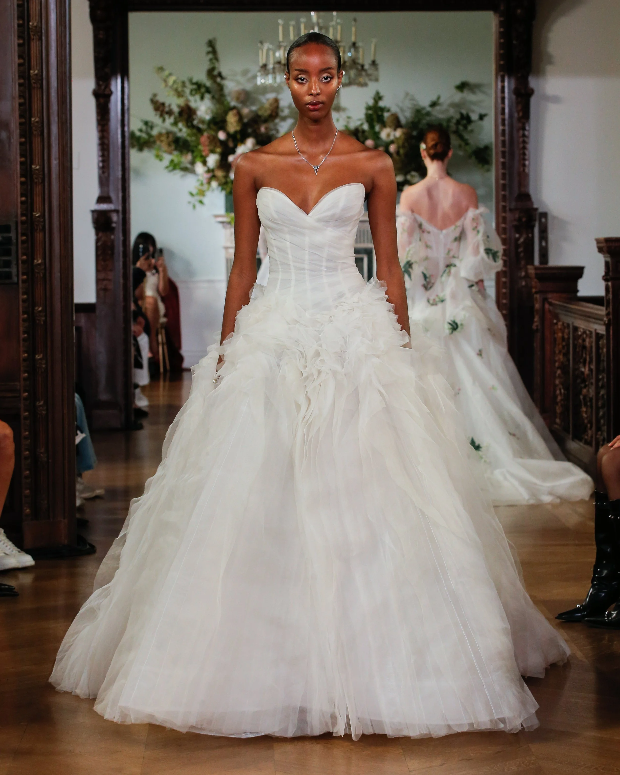 19_MoniqueLhuillierFall2026Bridal_Phoenix.jpg