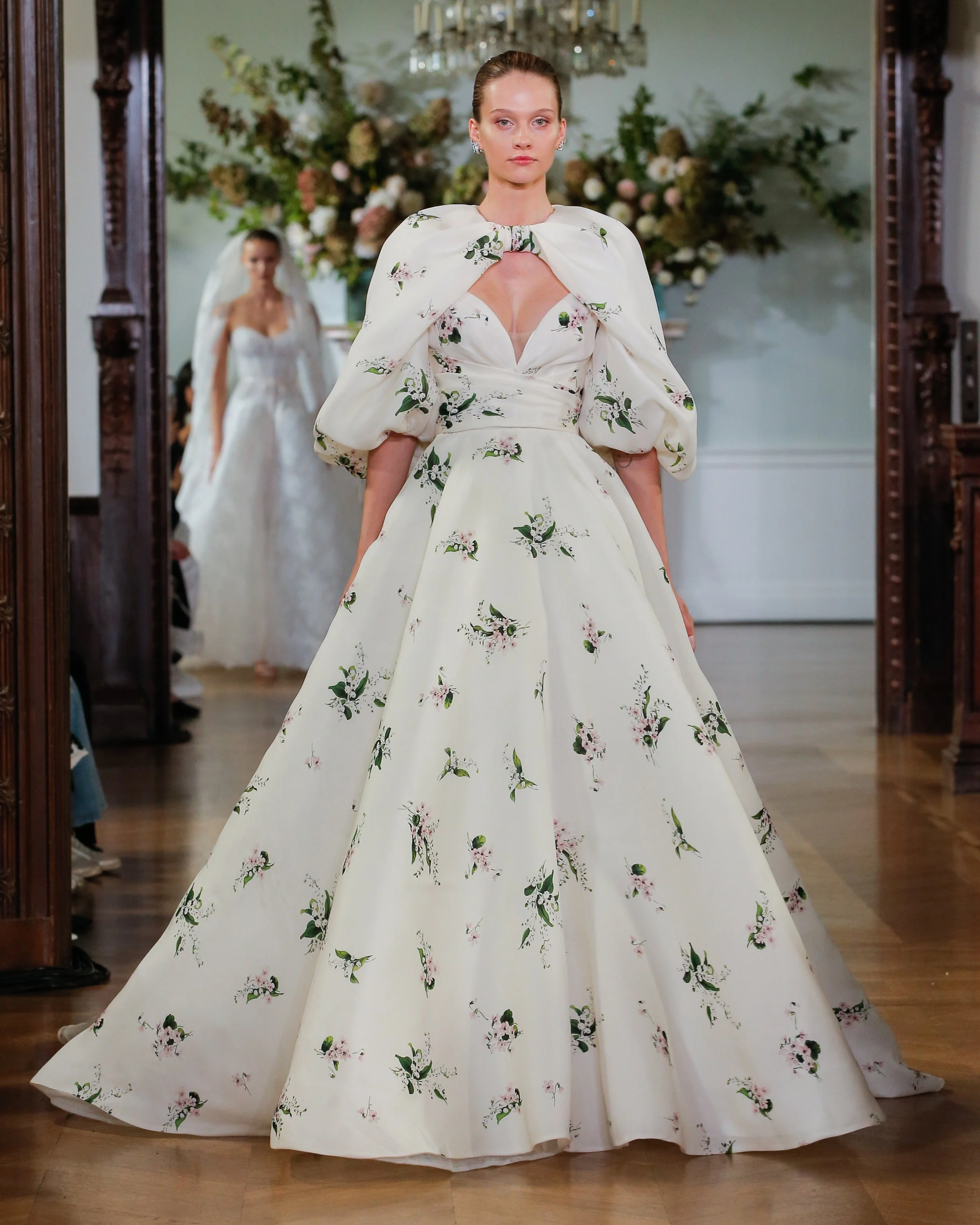 16_MoniqueLhuillierFall2026Bridal_Beatrix.jpg