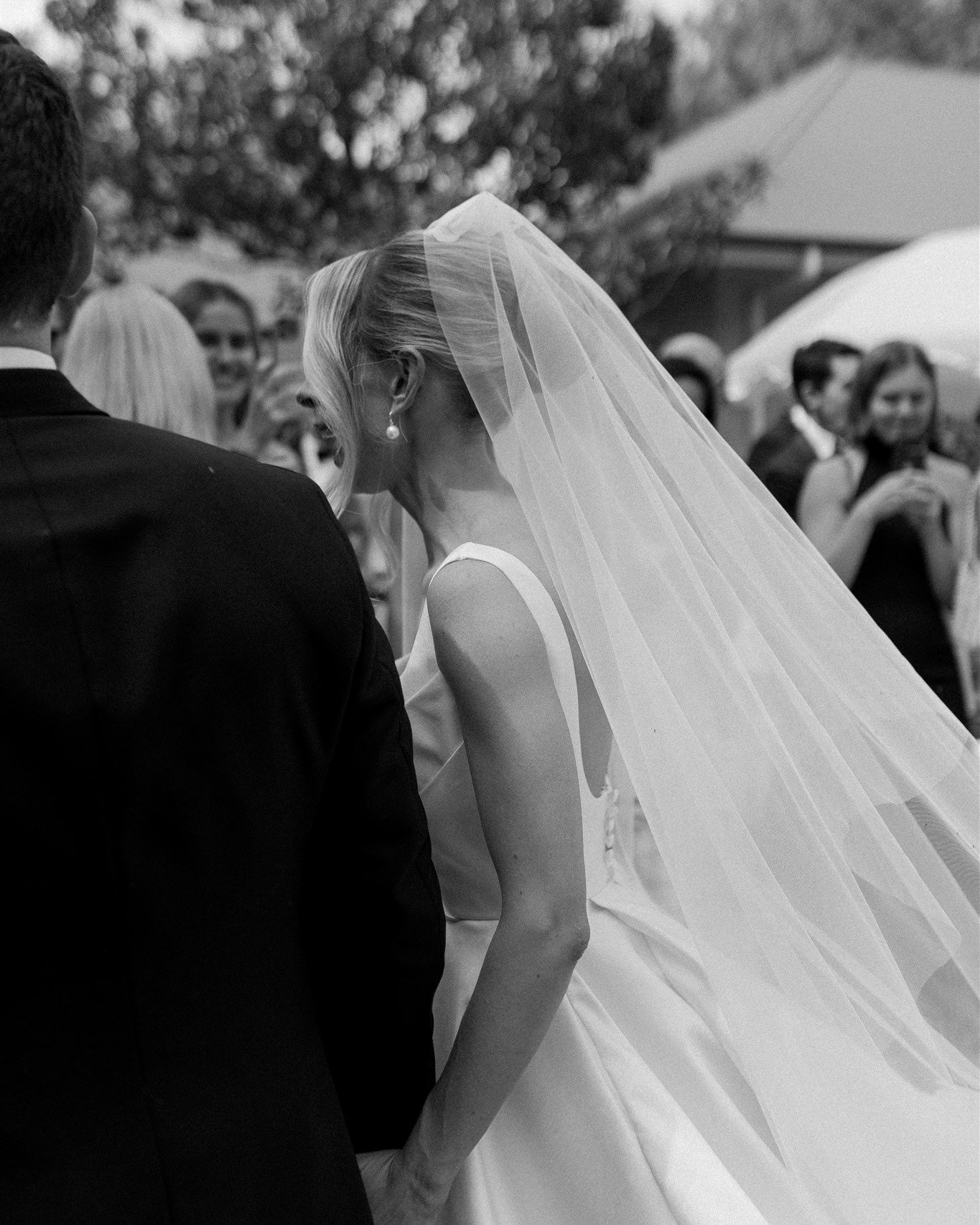 A bridal veil is more than the finishing touch, it becomes part of your story. An heirloom veil carries beauty and sentiment that can be passed down for generations to come.
Discover our hand curated collection of veils in boutique and at hrbridalacc