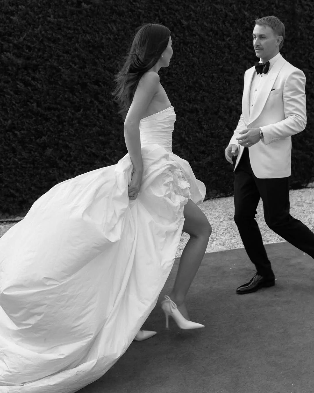 A masterpiece in motion, @vanessawong_ stuns in the Oscar de la Renta strapless silk taffeta gown, handcrafted for the modern bride. Captured by @dear.vincent 
Only available at Helen Rodrigues