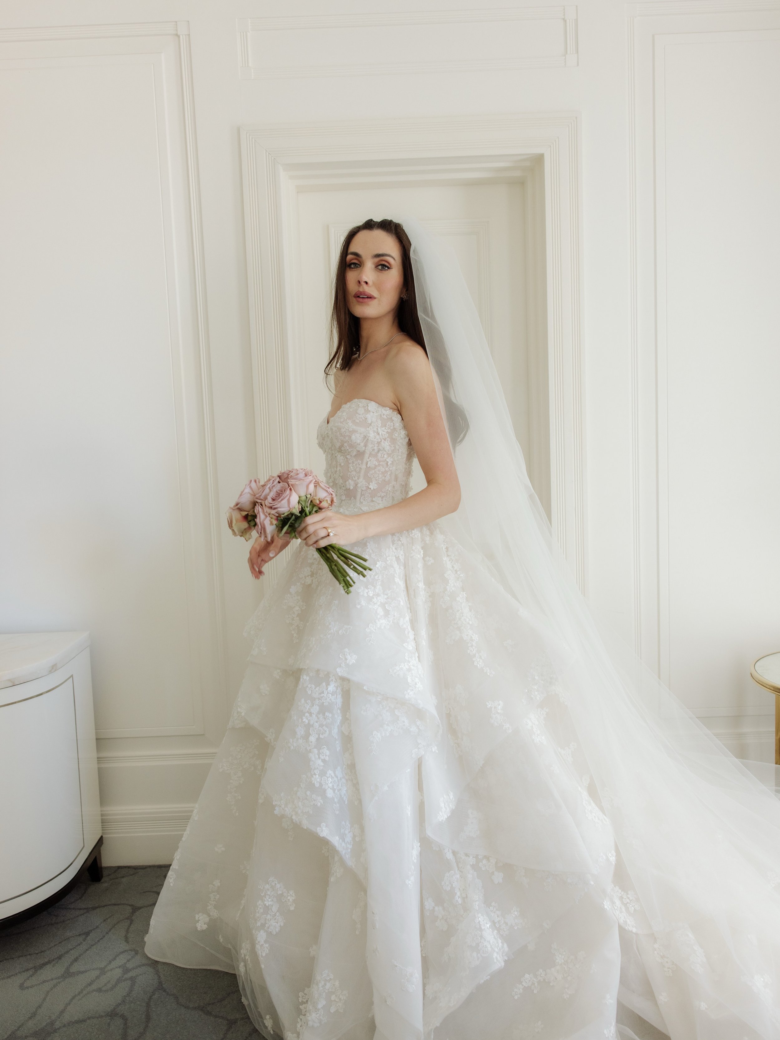 A modern garden romance. Beautiful Ruby in @moniquelhuillierbride 

Discover Monique Lhuillier only at Helen Rodrigues Bridal.