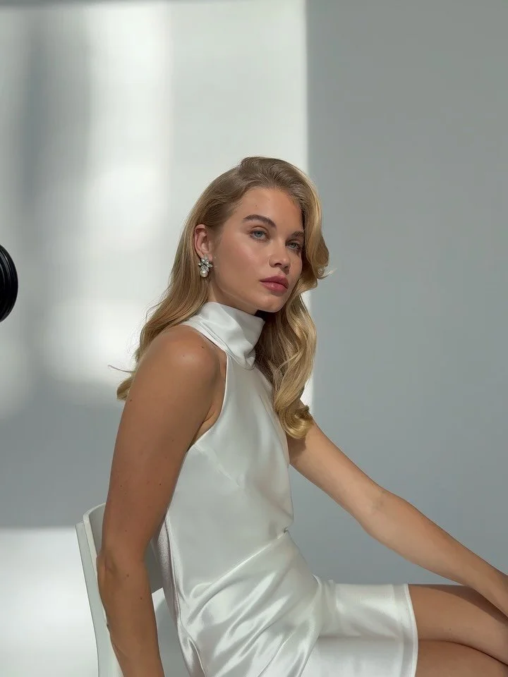 The Liza Earrings from @jenniferbehr are a perfect pairing for the modern bride, adding an elegant touch of sculptural glamour to the bridal look.

Discover our hand-curated collection of Jennifer Behr, available in-store and online at Helen Rodrigue