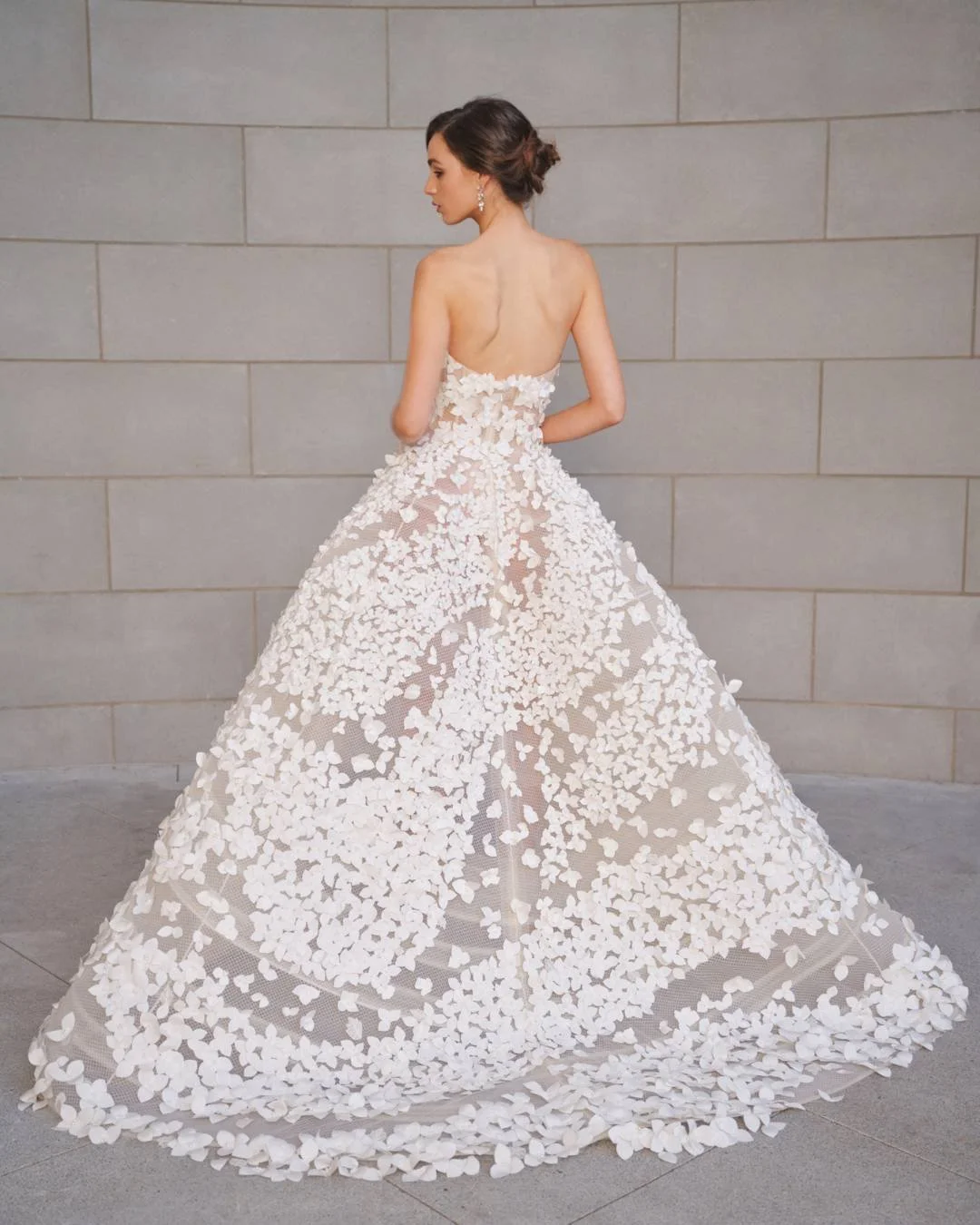 Fall 2023 Oscar de la Renta Bridal Look 11 at Helen Rodrigues