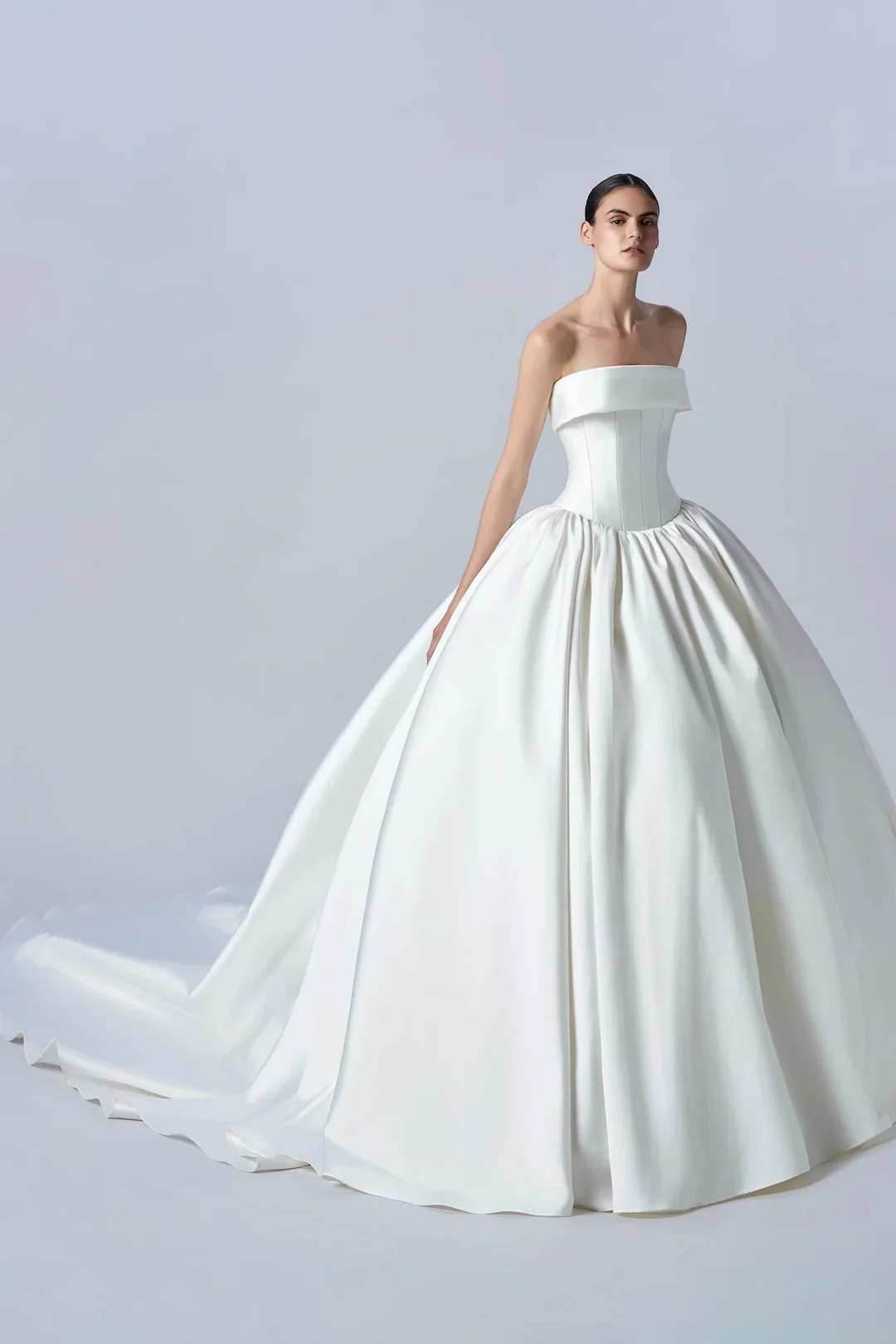 elie-saab-fall-2026-look-9-side.jpg