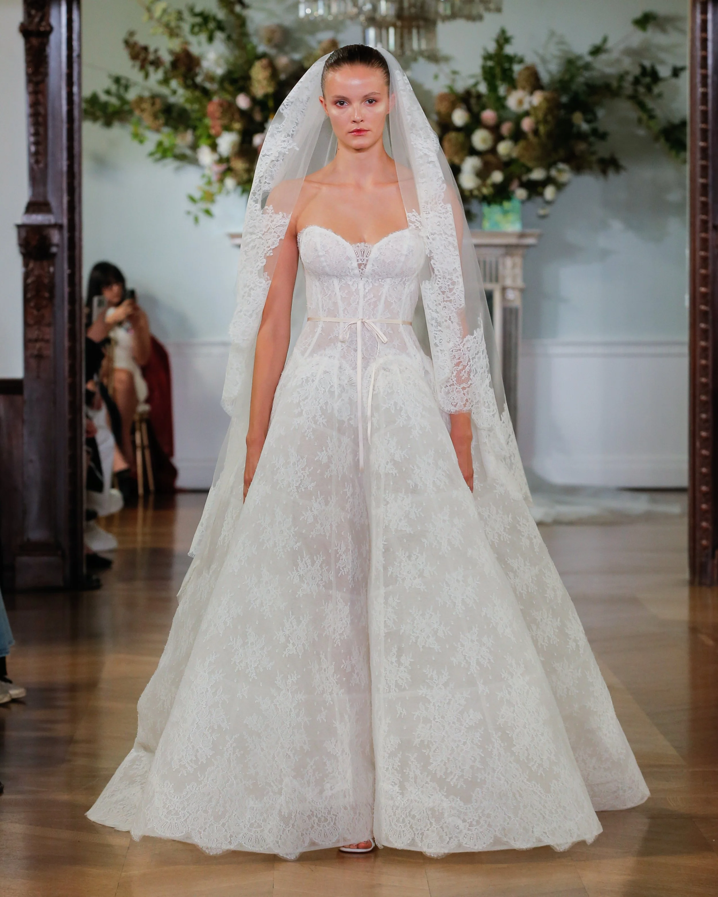 17_MoniqueLhuillierFall2026Bridal_Odette.jpg