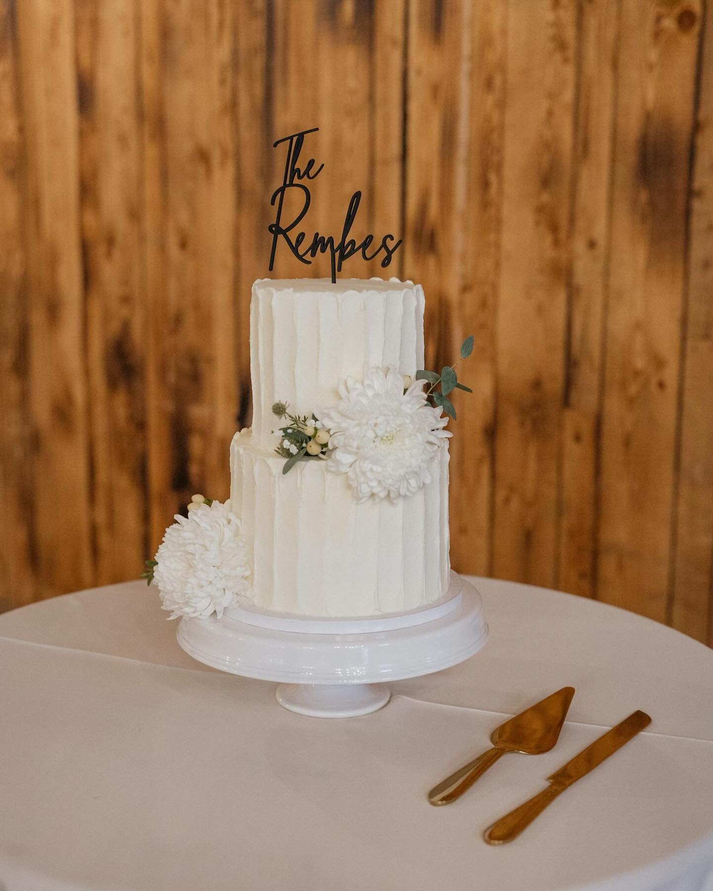 There was something really special about baking for my entire family and those close family friends who helped raise us. ✨

Leaving teaching came with some major imposter syndrome and insecurities. Walking away from 2 degrees and years of experience 