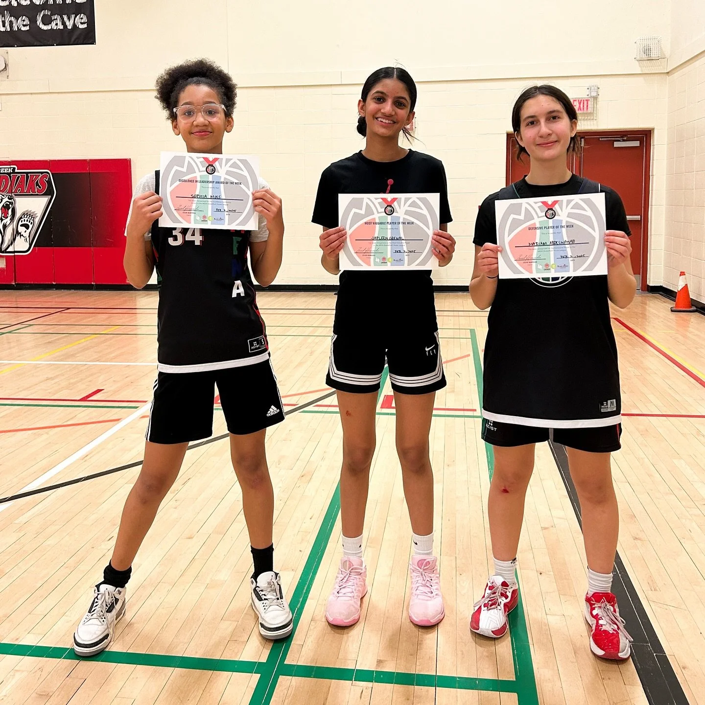 The girls played a tight game from start to finish last week, ending with just a one-point difference 34-33 for the black team!
Excited to bring that same energy into today’s game ๐ฅ Let’s go! ๐ช
