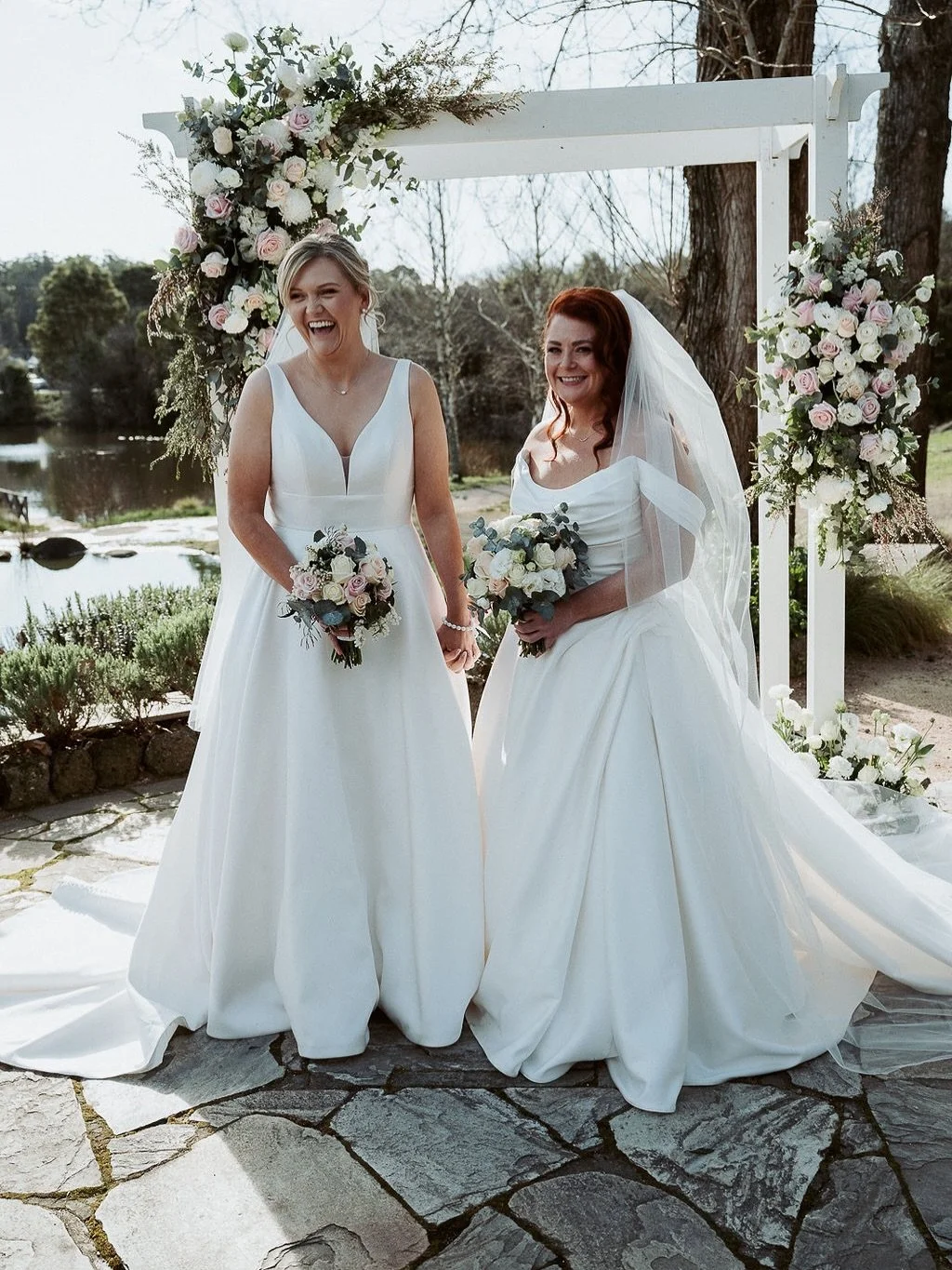 Do you have a relationship theme? Did you choose it, or did it choose you? ⛳️
For Sarah and Casey, it all began with a game of mini-golf on their second date.

They quickly discovered they were well matched when it came to golfing ability, in that th