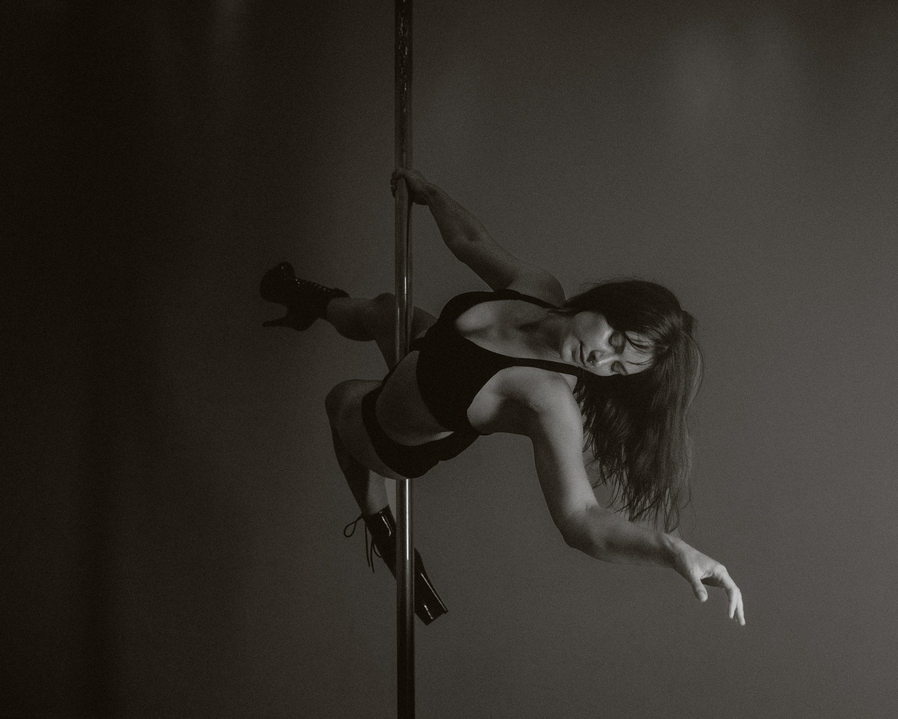 I heard one of our wonderful instructors describe watching an aerialist for the first time as 'so dreamy' and I gotta say... I wholeheartedly agree!

Full sessions are up on my website right now. And be sure to keep your eyes peeled for silks, pole, 