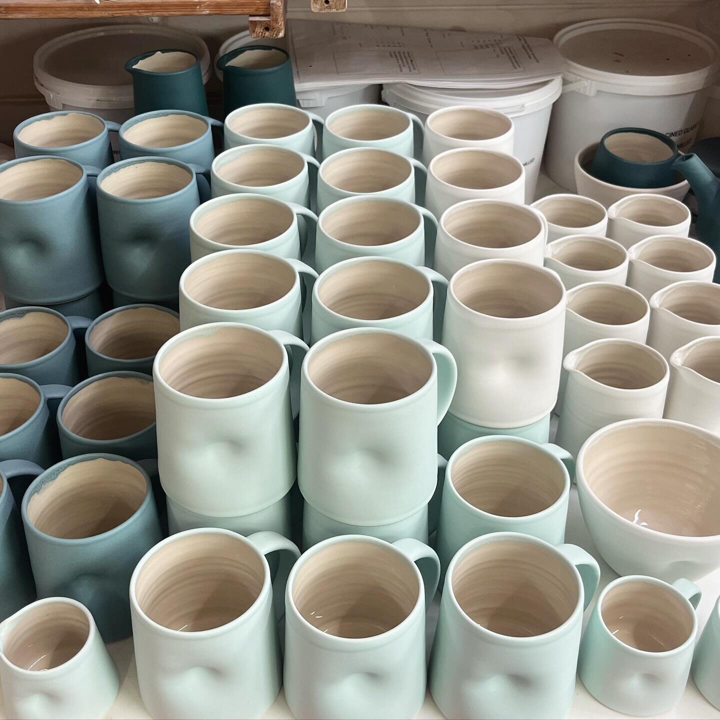 Great firing. Very few wobbles or spots (not that I don&rsquo;t appreciate a wobble or spot now and again in other contexts) 

#firing #kiln #handmadeceramics #greens #blues #tactiledesign #madetofeel #ergonomic #gift #love #mug #perfectgift #contemp