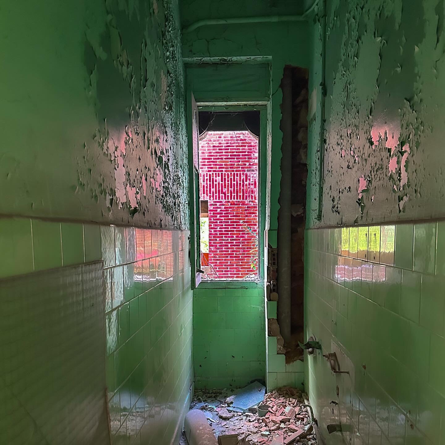More from the abandoned school. 

#tv_hiddenbeauty 
#exposure_urbex 
#rustlord_textureunique 
#mytexturefix 
#urbexhero
#diamonds_of_urbex
#urbex_queens_
#global_urbex
#the_mega_urbex_challenge
#feature_urbex_king
#total_abandoned
#kings_abandoned
#u
