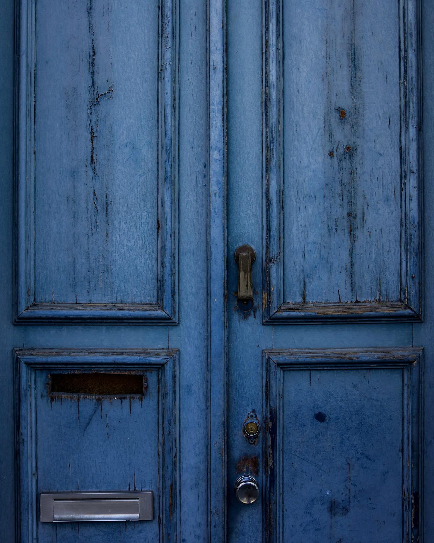 Blue, white and red.

Member:
@urbexhero
@patina_transport
@exposure_transports
@backroad_visions #brvvip

Also featured by:
@exposure_urbex
@exposure_midnight_
@global_urbex
@nature_takes_over
@renegade_abandoned
@renegade_rides
@renegade_dark
@rust