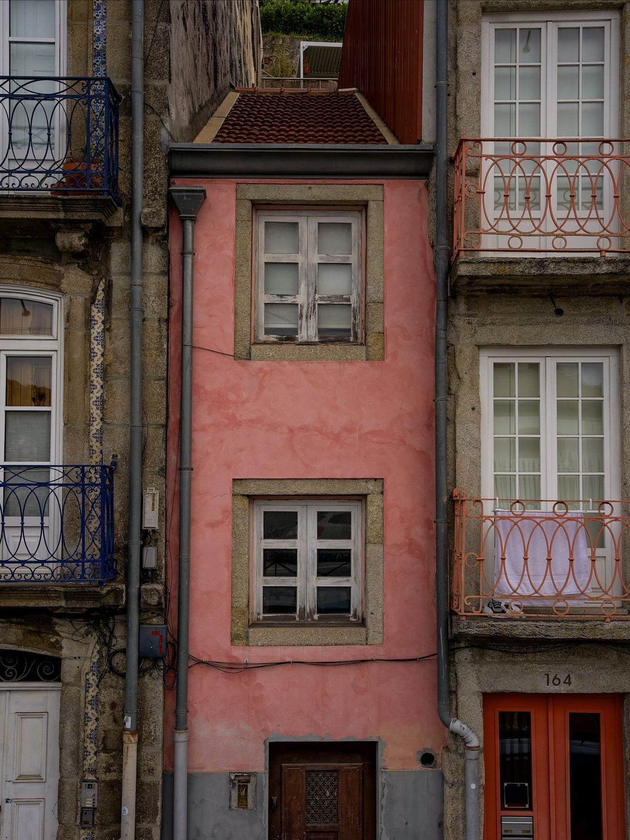 How adorable is this house?!

Member:
@urbexhero
@patina_transport
@exposure_transports
@backroad_visions #brvvip

Also featured by:
@exposure_urbex
@exposure_midnight_
@global_urbex
@nature_takes_over
@renegade_abandoned
@renegade_rides
@renegade_da