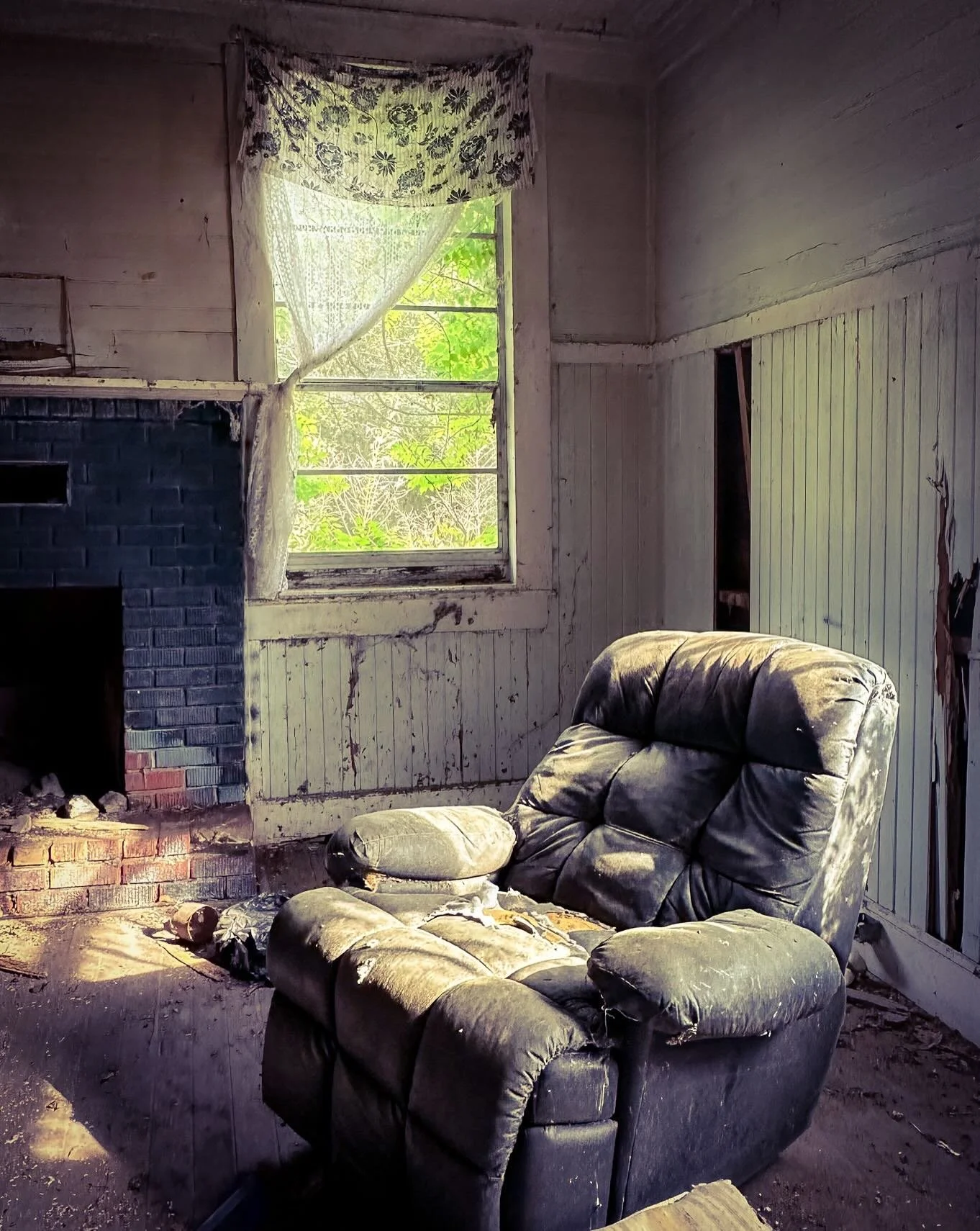 More fun with filters in Louisiana. Third pic is the original.

Member:
@urbexhero
@patina_transport
@exposure_transports
@backroad_visions #brvvip

Also featured by:
@exposure_urbex
@exposure_midnight_
@global_urbex
@nature_takes_over
@renegade_aban