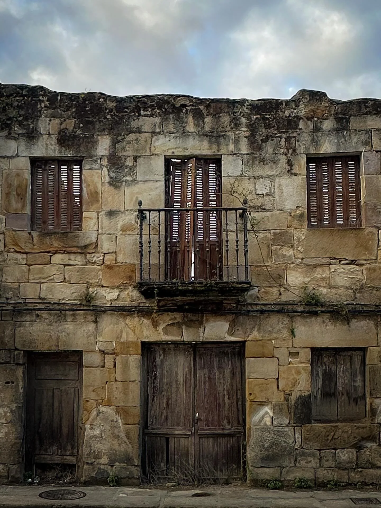 The house feels so empty without you&hellip;

Member:
@urbexhero
@patina_transport
@exposure_transports
@backroad_visions 

Also featured by:
@exposure_urbex
@exposure_midnight_
@global_urbex
@nature_takes_over
@renegade_abandoned
@renegade_rides
@re