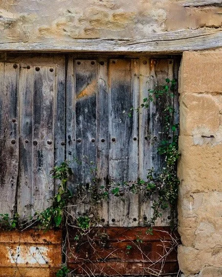 Time for more gnarly doors. If you look closely at the balcony on the last one, you&rsquo;ll see the house was built in 1877. 

Member:
@urbexhero
@patina_transport
@exposure_transports
@backroad_visions 

Also featured by:
@exposure_urbex
@exposure_