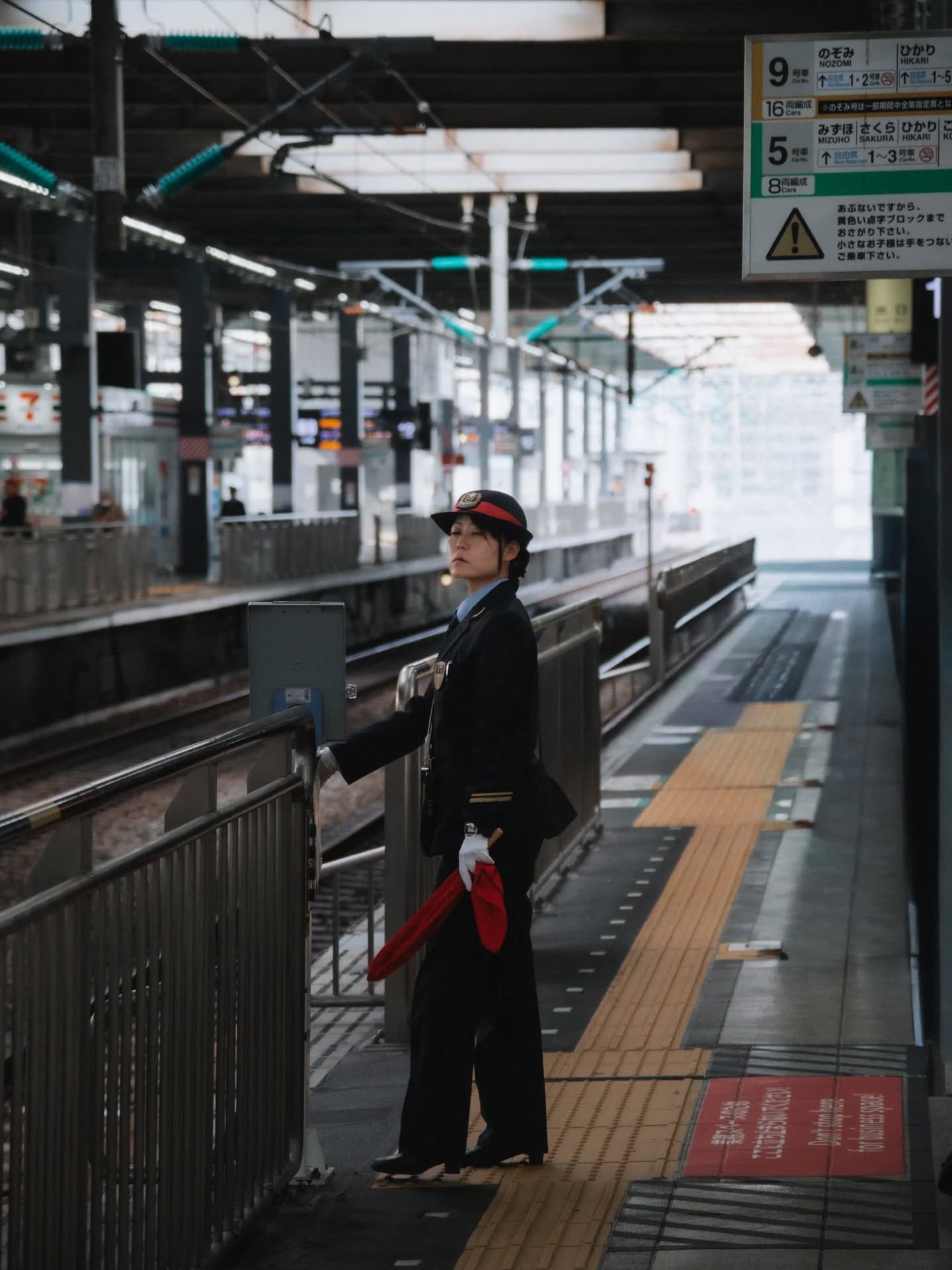I have fully become a train nerd because of Japan, 21 year old me would be fuming.

#japan #tokyo #shinkansen #bullettrain #japanrail