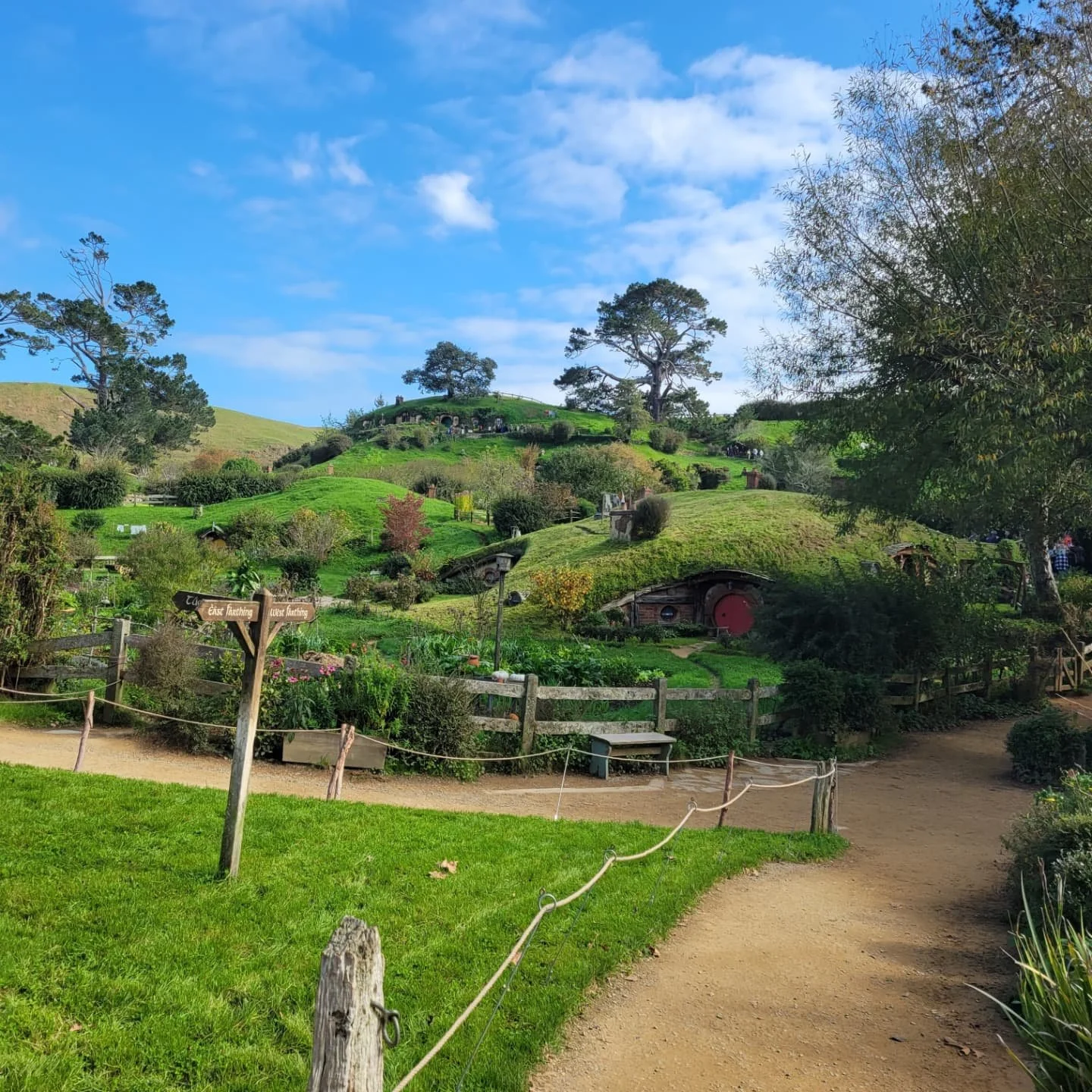 We traveled to Middle Earth and took a journey through The Shire

@hobbitontours

#lordoftherings #hobbit #newzealand #middleearth