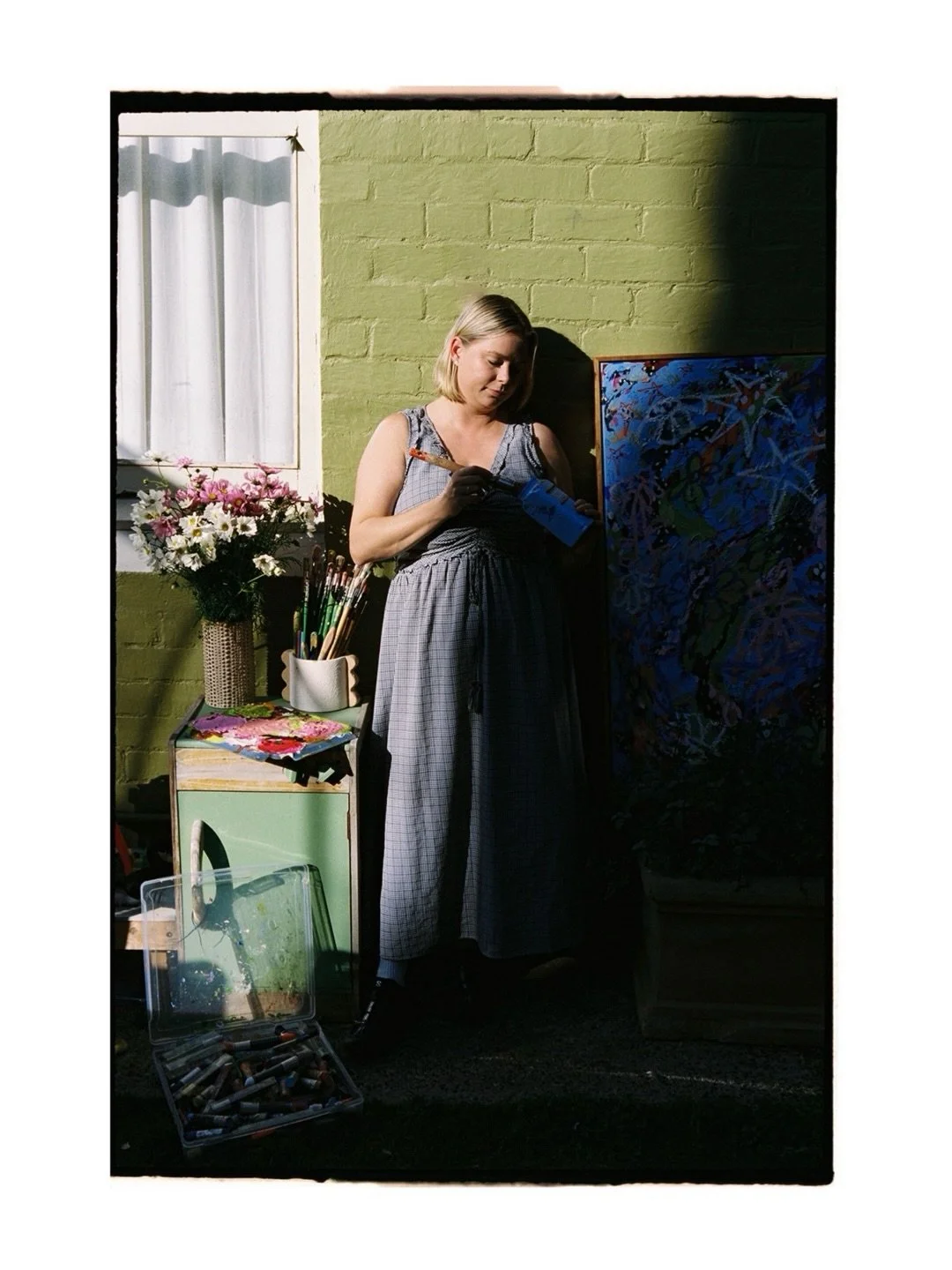 I was lucky enough to hang out with my gorgeous friend @mia_sully recently and capture a few moments in her artistic practice. Her sense of colour, her articulation of movement have alway inspired me- leaving me with a feeling that I wish I wielded a