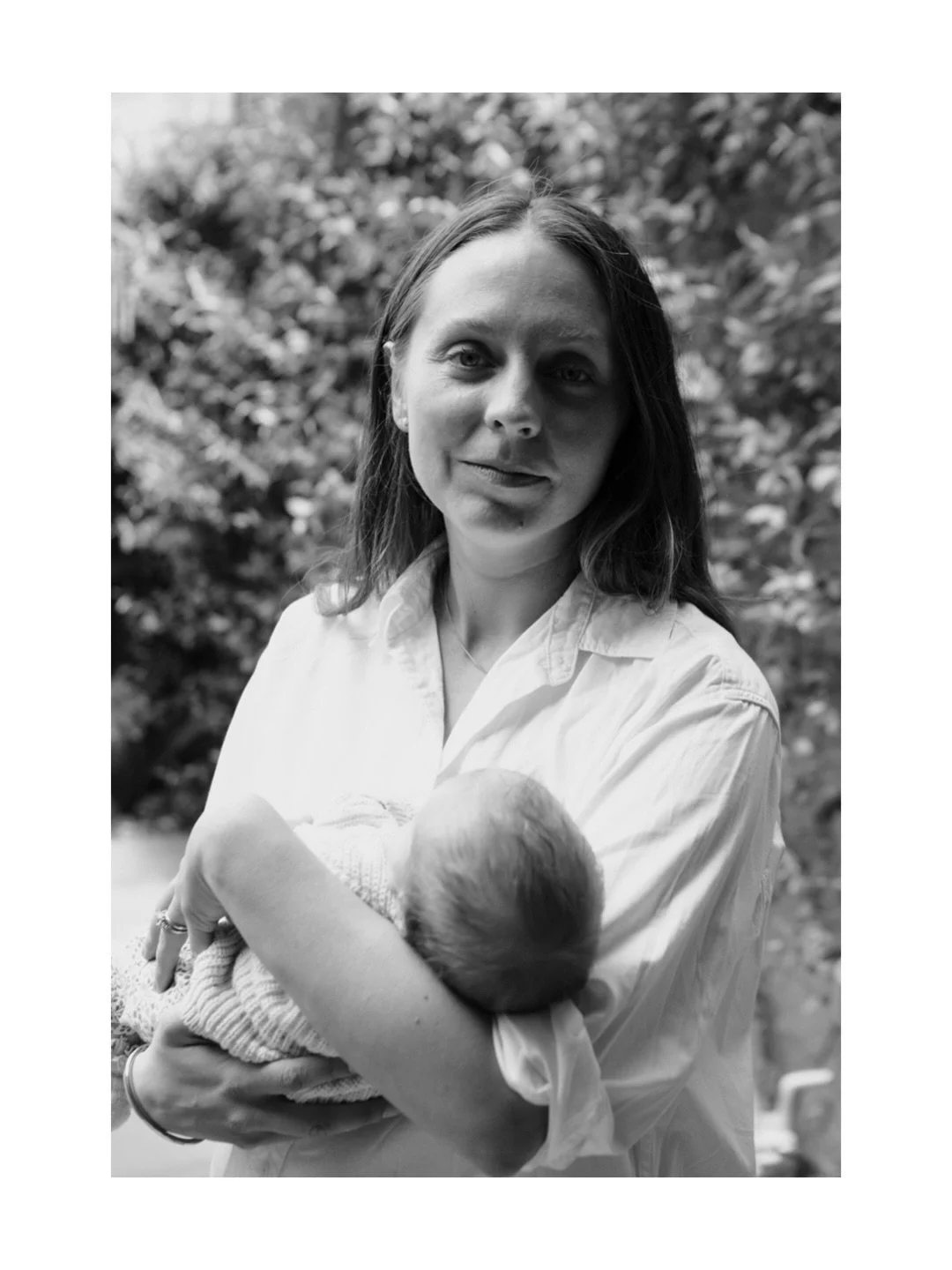 Motherhood. Loren @lorenkdarcy and Mia at home 🤍

-

@mthrmagazine 

Rochelle Tissa is a photographic artist whose work begins with observation. Responding instinctively to moments as they unfold, she explores the intersection of light, form, and fe