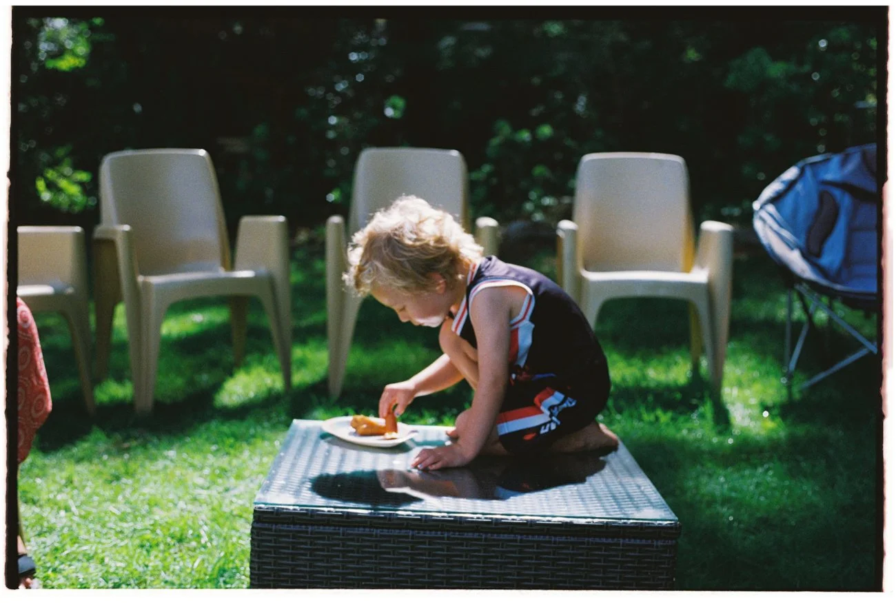 family-portraiture-young-boy-on-table.001.jpg