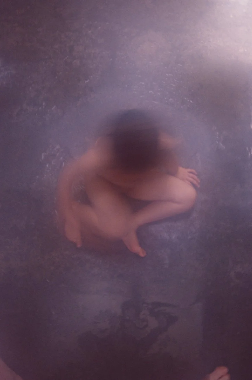 photography-portfolio-blured-child-shower.001.jpg