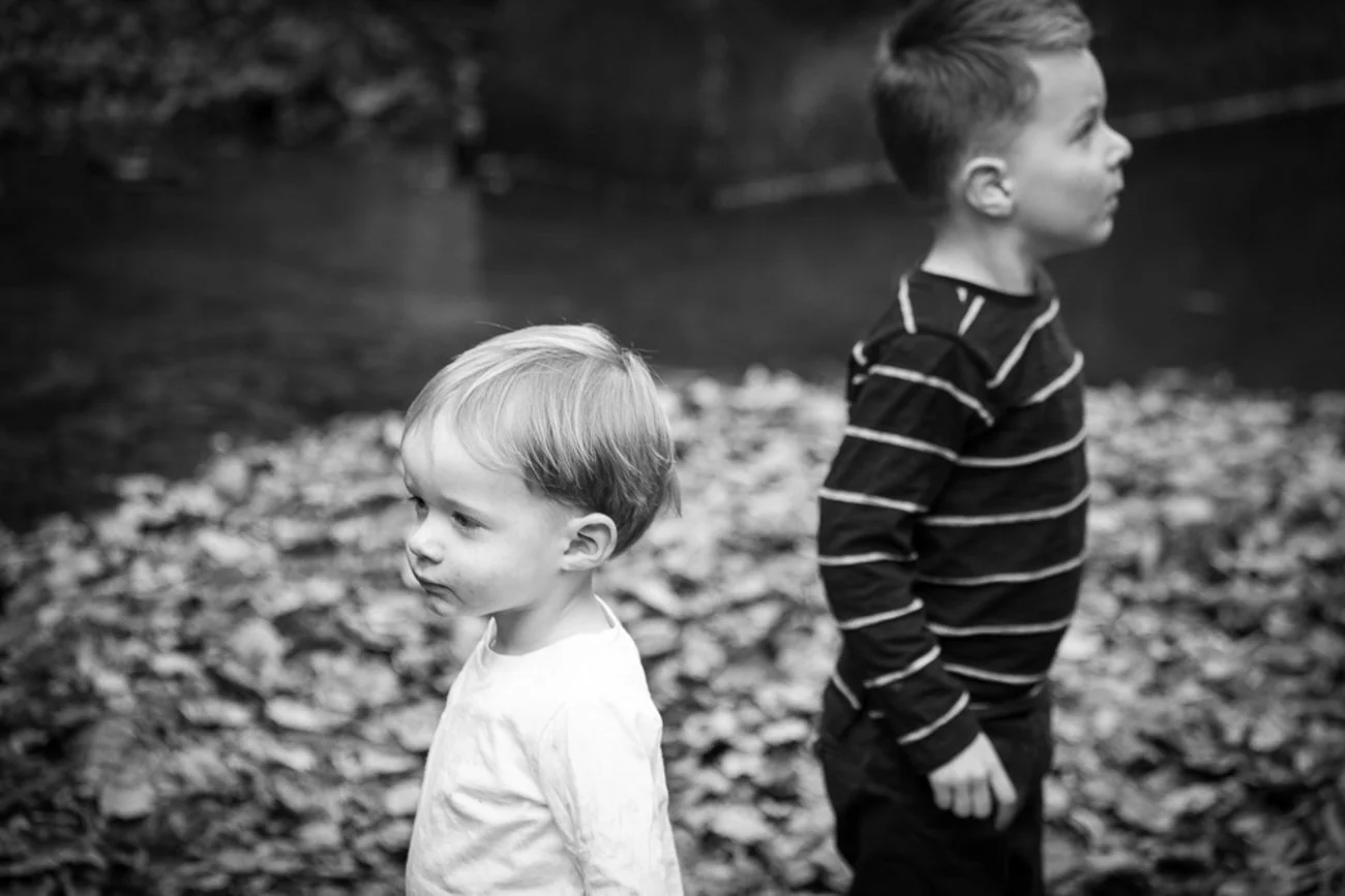 family-portraiture-young-boys-at-creek.001.jpg