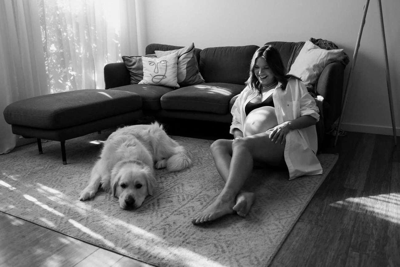 family-portraiture-pregnant-woman-with-dog.004.jpg