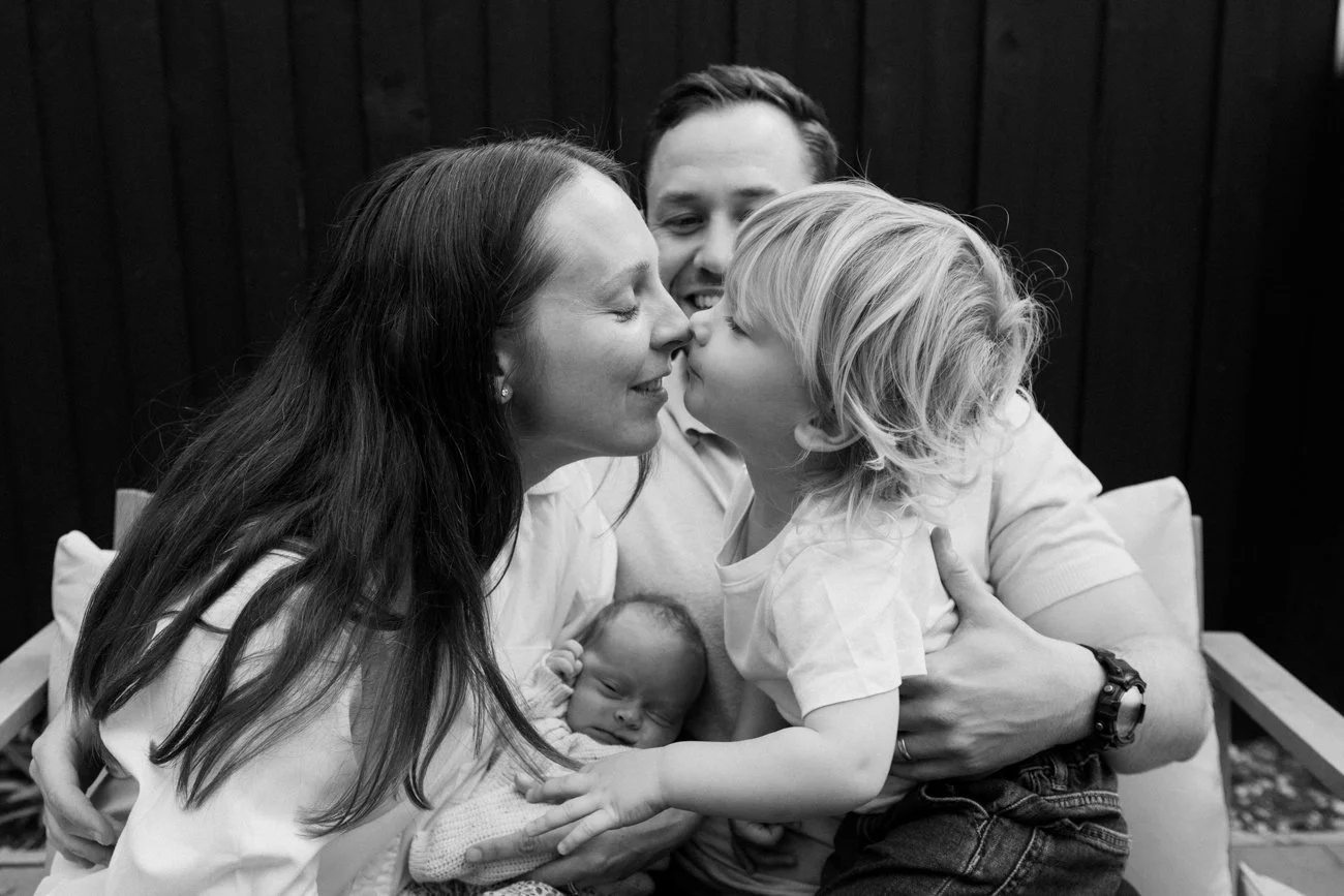 family-portraiture-mum-child-touching-nose.001.jpg