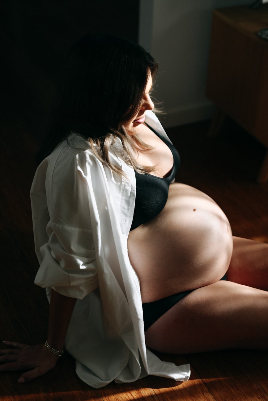 family-portraiture-pregnant-mothe-shadows.001.jpg