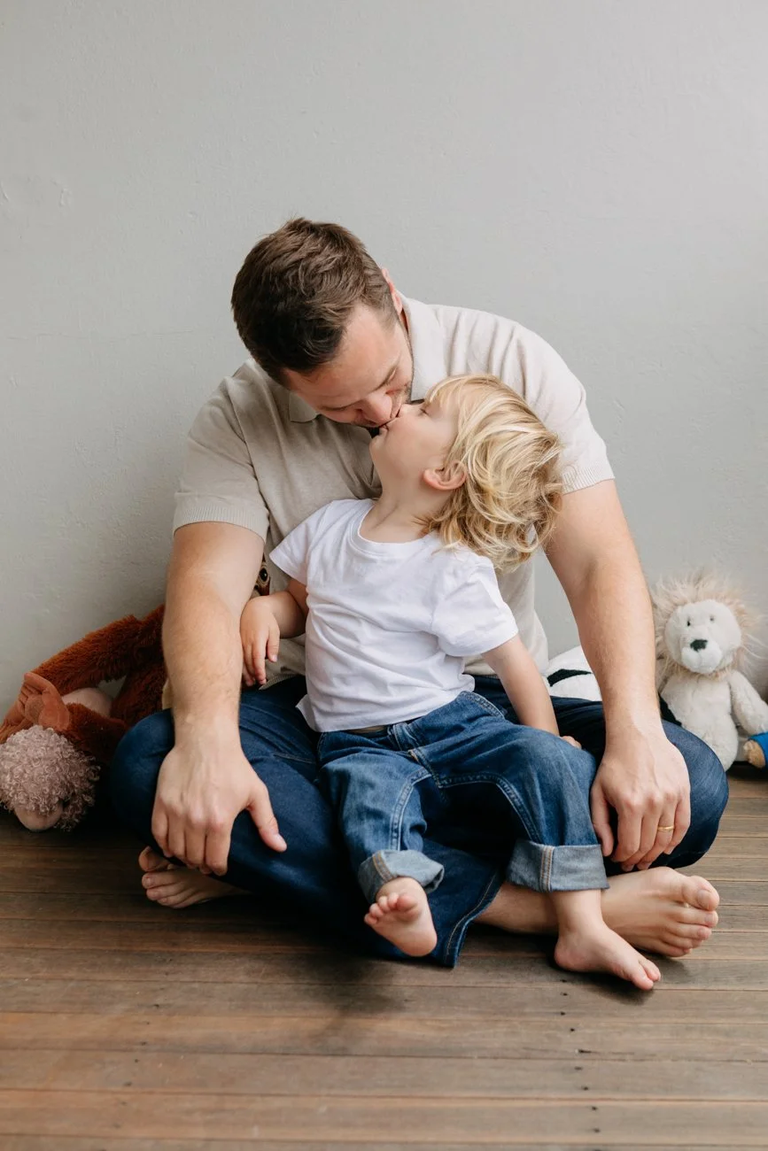 family-portraiture-father-son-kissing.001.jpg