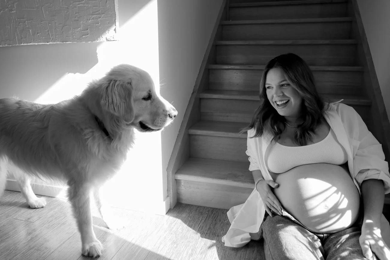 family-portraiture-pregnant-woman-with-dog.007.jpg